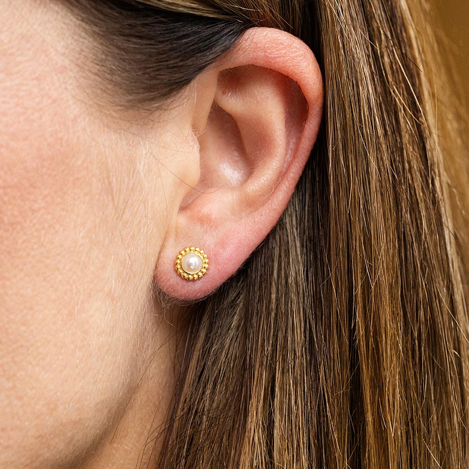 Stud earrings – ball setting