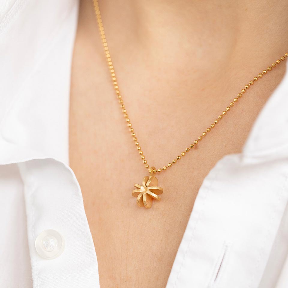 Le Pompon pendant with chain