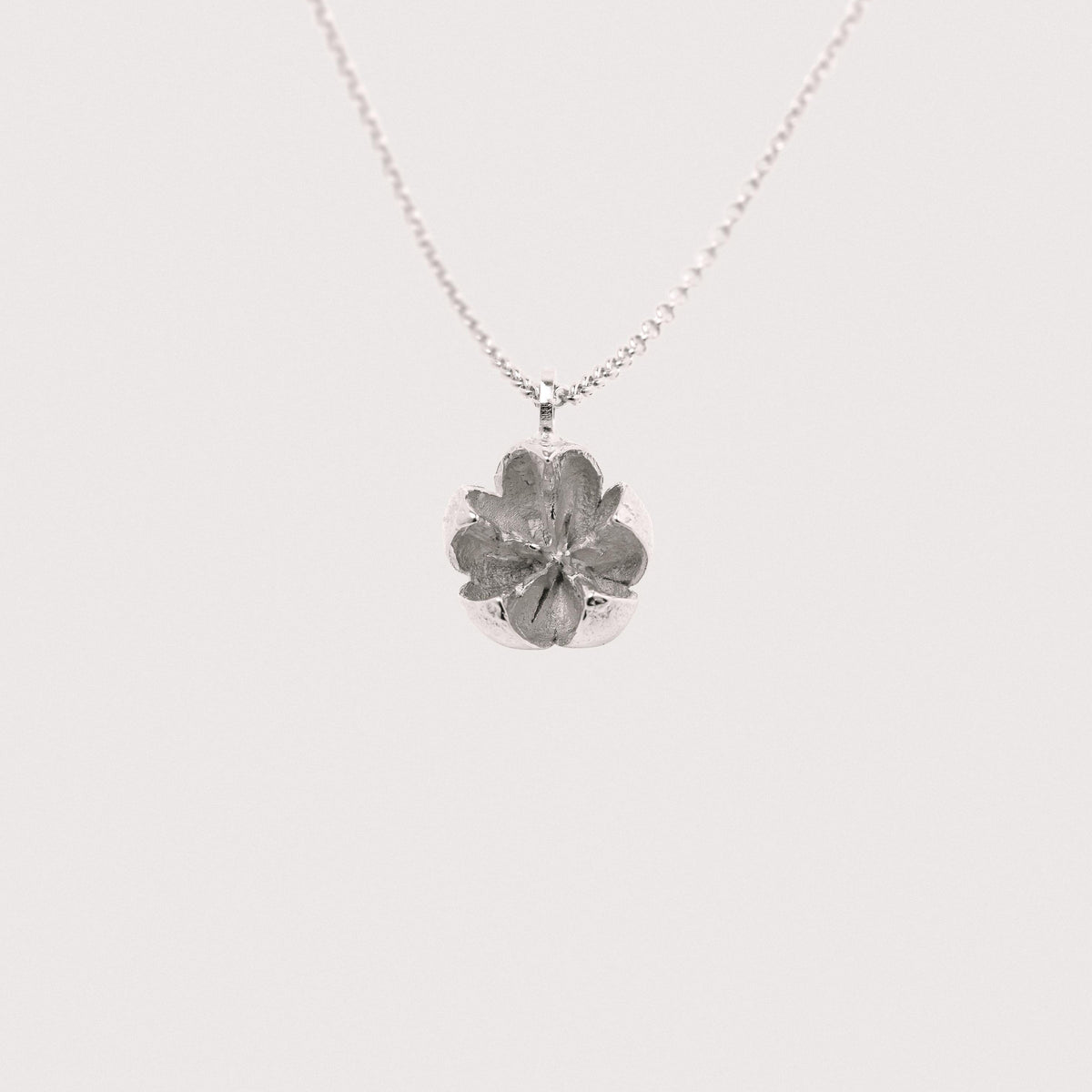 Kugelfrucht Anhänger mit Kette