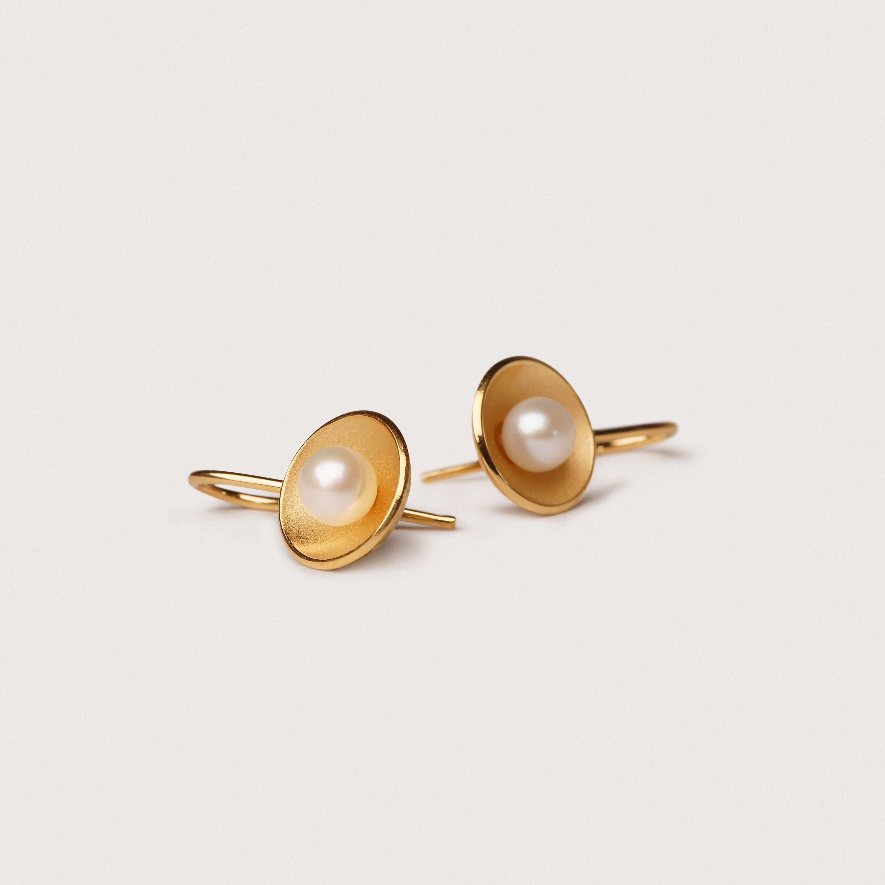 Sister of Pearl – earrings with pearl